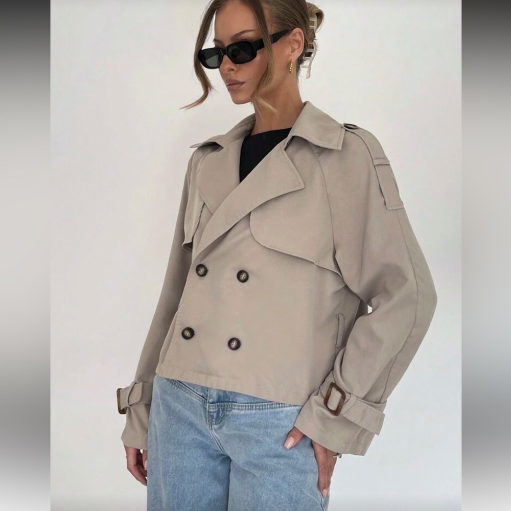 Cropped trench coat jacket tan khaki minimalist modern classic - Picture 4 of 5